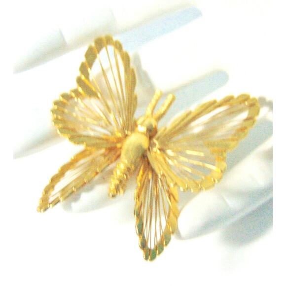 Monet Gold Butterfly Brooch 1.75" Wire Open Metalwork Signed Pin Bouncy Wing Vtg - Picture 8 of 12